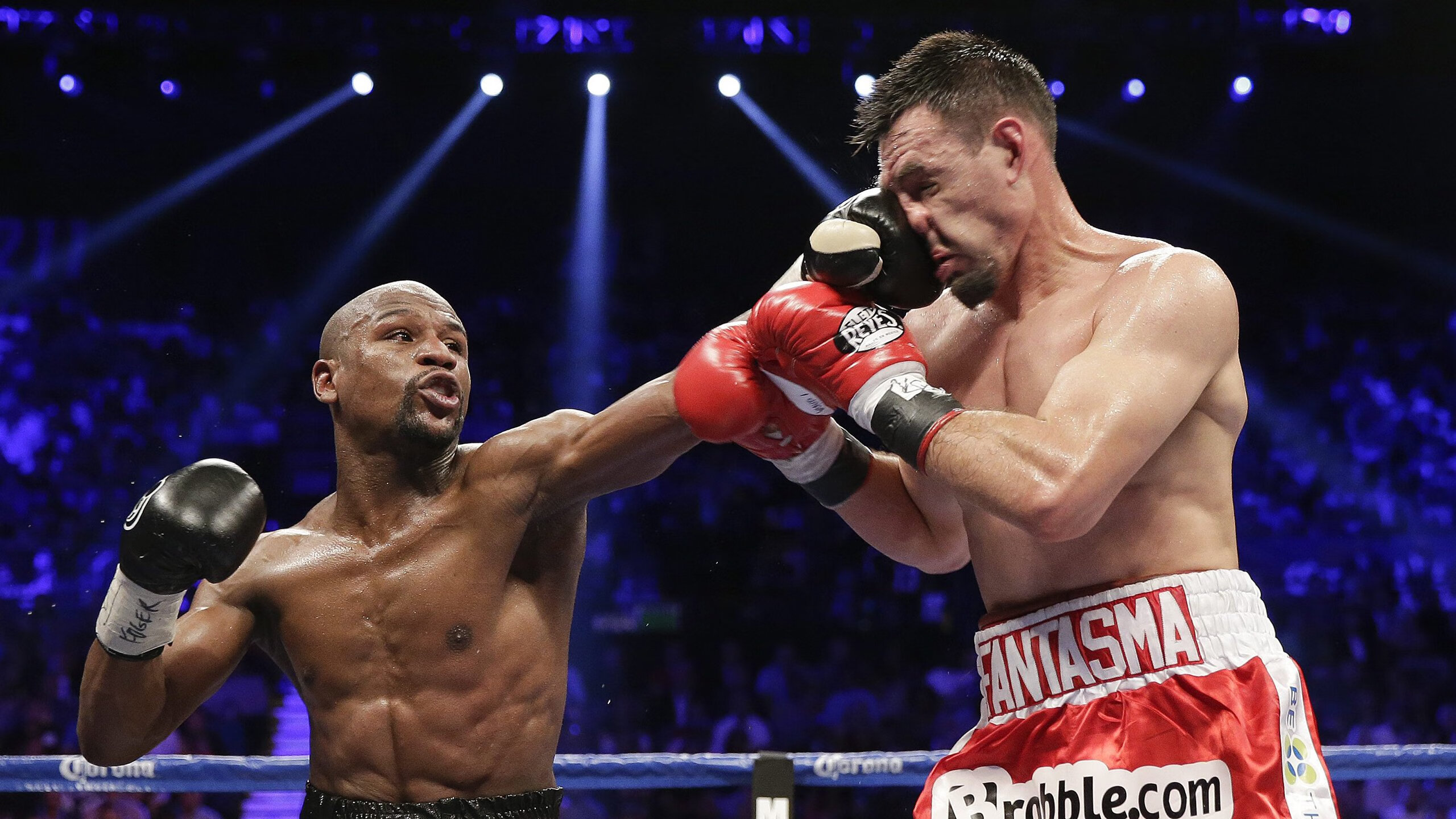 莱万多夫斯基新星比赛局势复杂表现突出,独行侠前途光明!观众掌声雷动